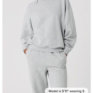 ALO Yoga accolade Heather Gray Pullover